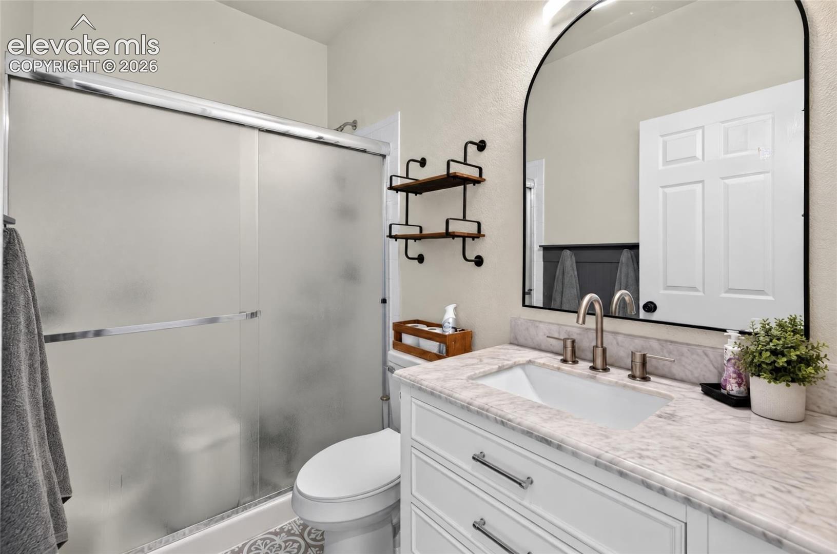 Listing photo 12 for 7490 Creekfront Drive