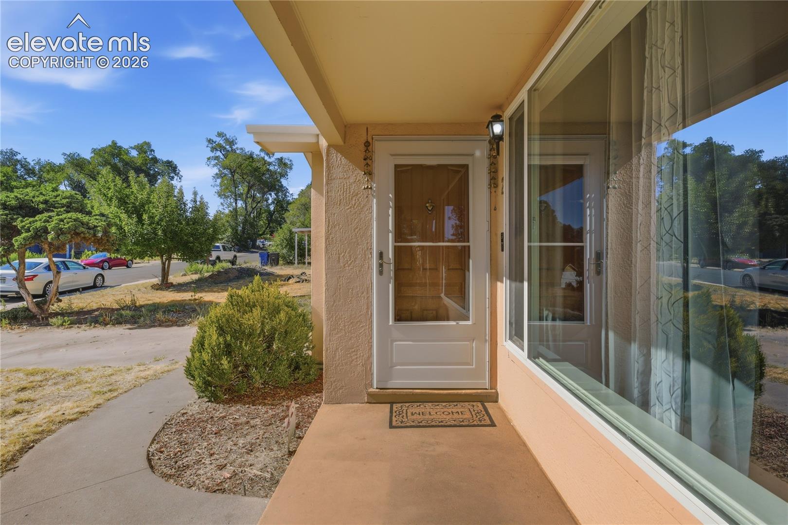 Listing photo 3 for 213 Jasper Drive