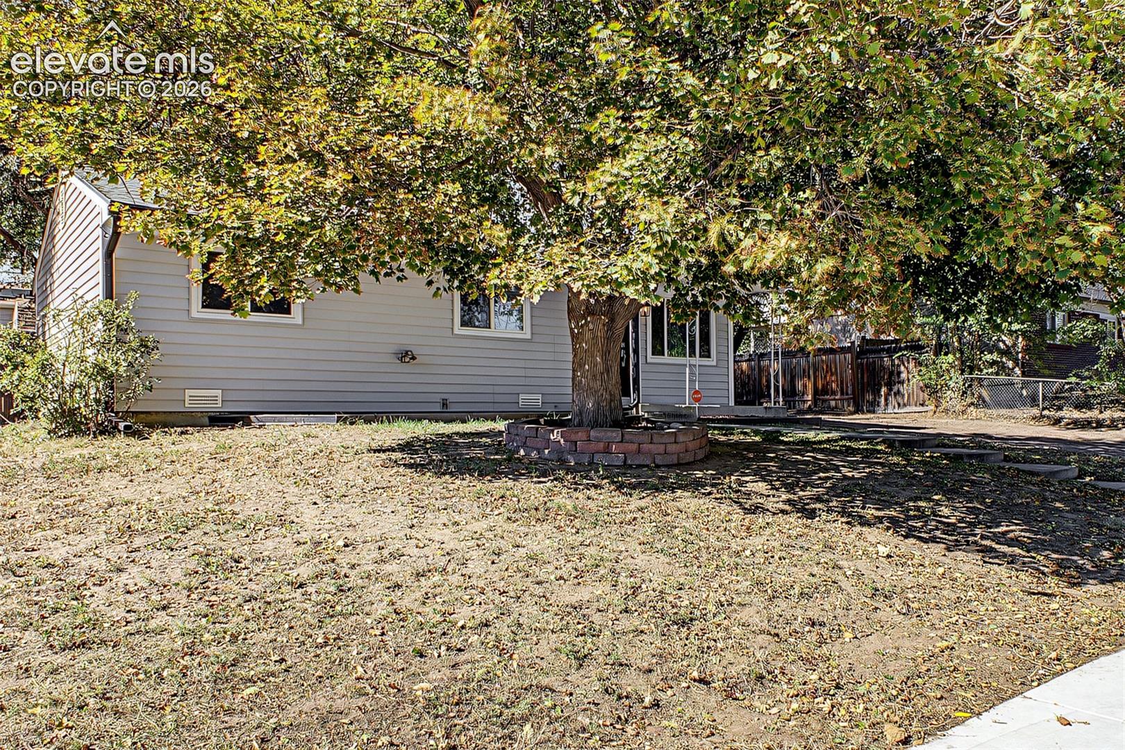 Listing photo 6 for 1612 Widefield Drive