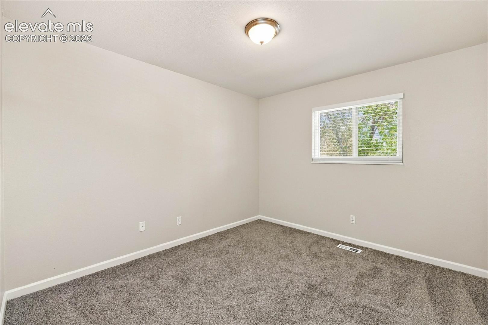 Listing photo 15 for 4937 Dewar Drive