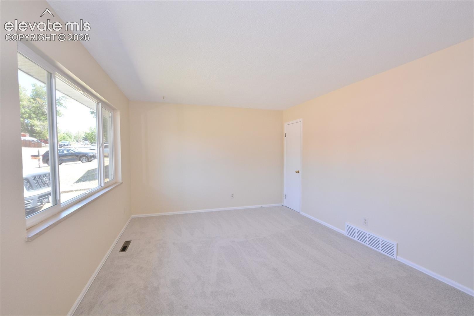 2111 Kodiak Drive, photo 3