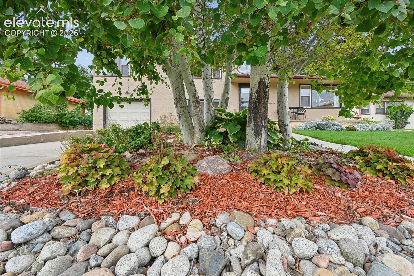 Listing photo 5 for 801 Westacres Avenue