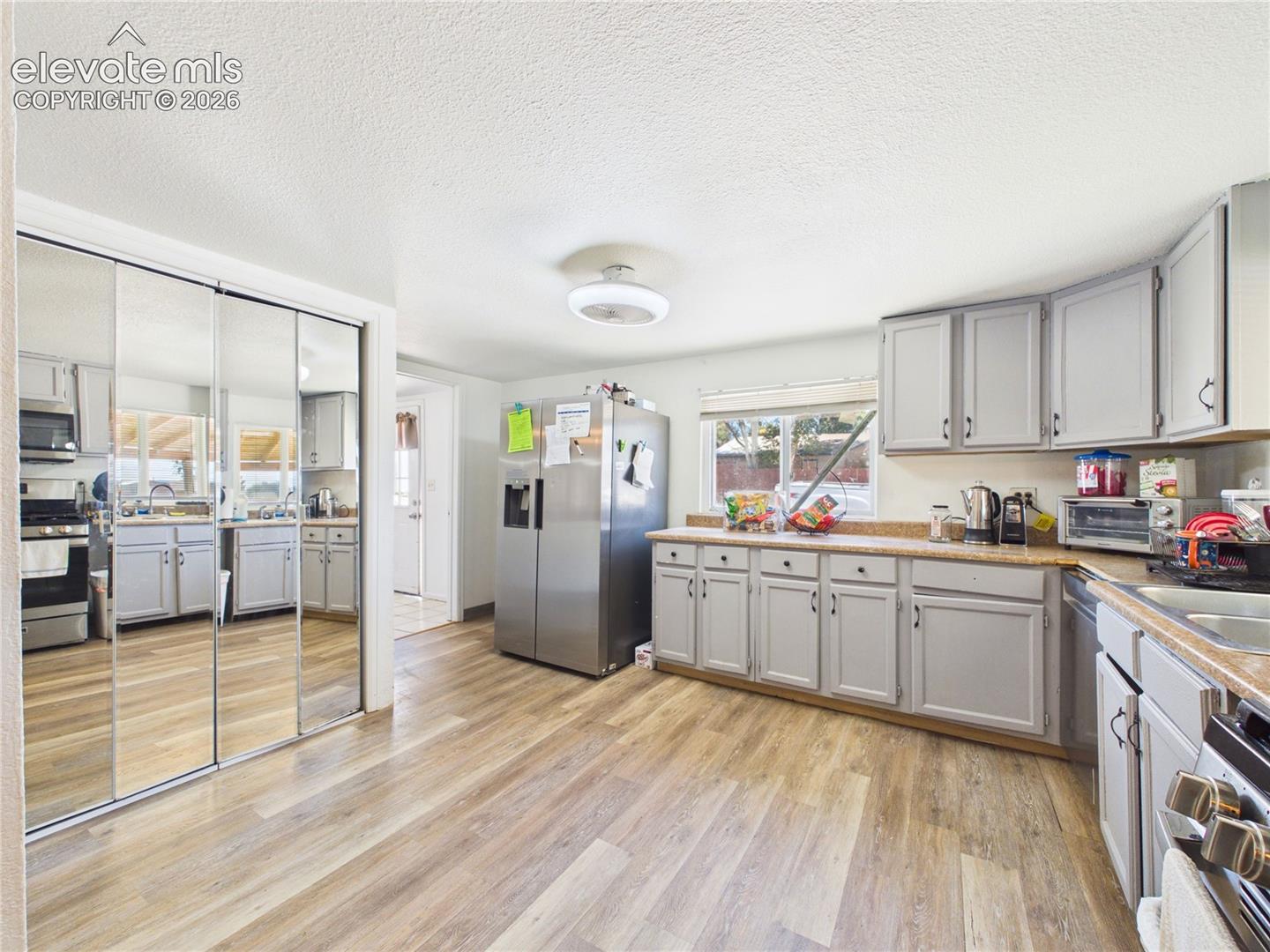 Listing photo 11 for 2805 E 16th Street