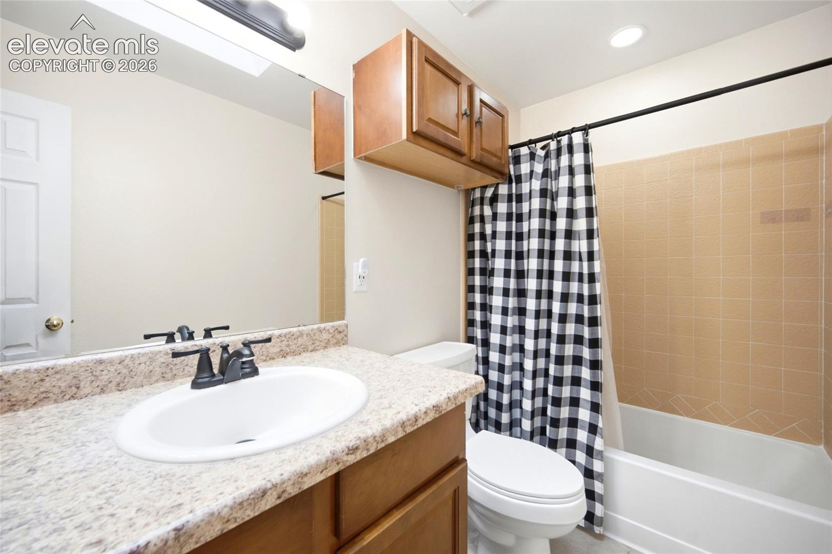 Listing photo 14 for 6735 Blue River Way
