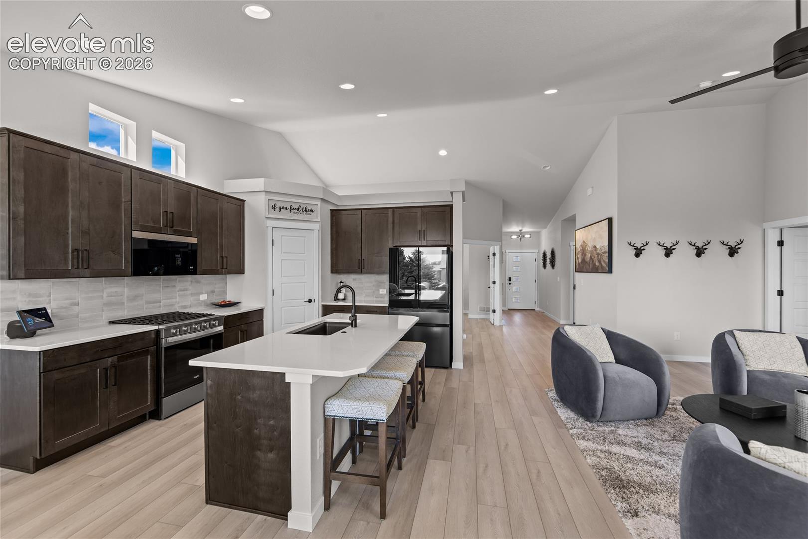 Listing photo 26 for 6575 Vistancia Avenue