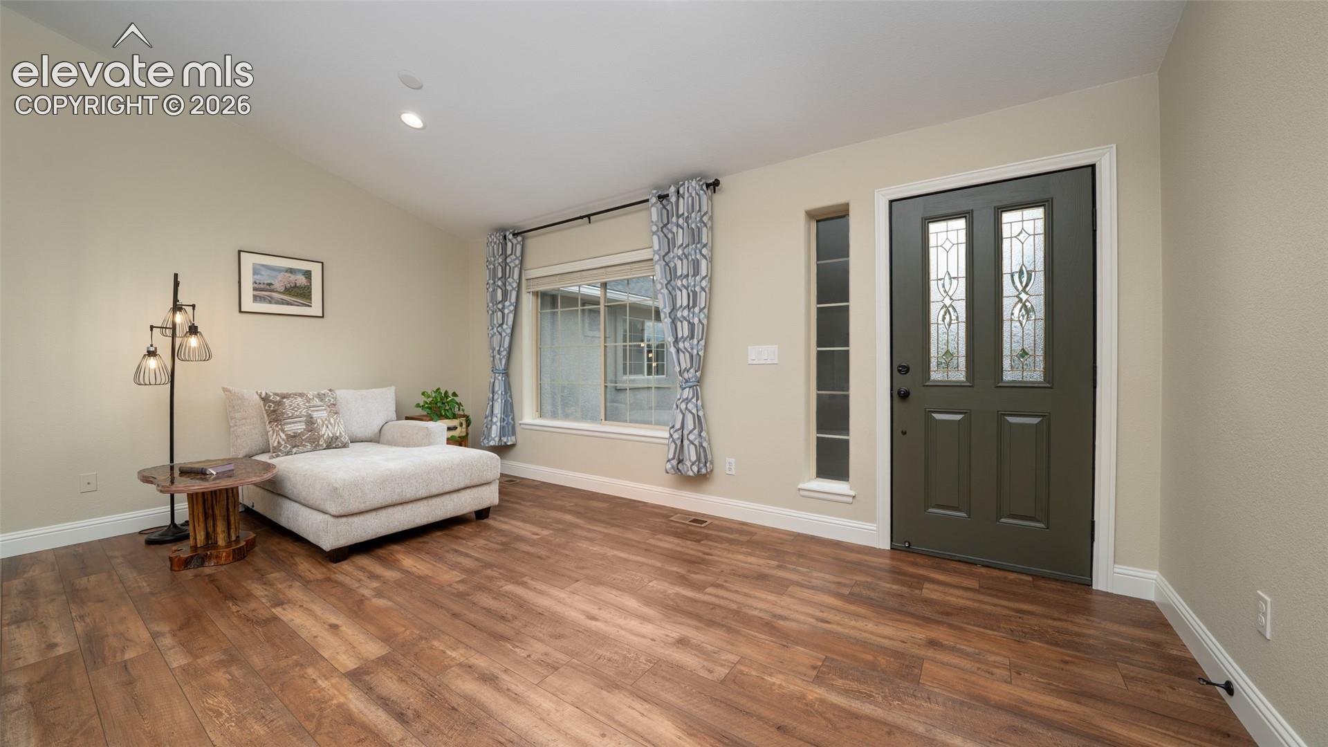 Listing photo 5 for 40 Wuthering Heights Drive