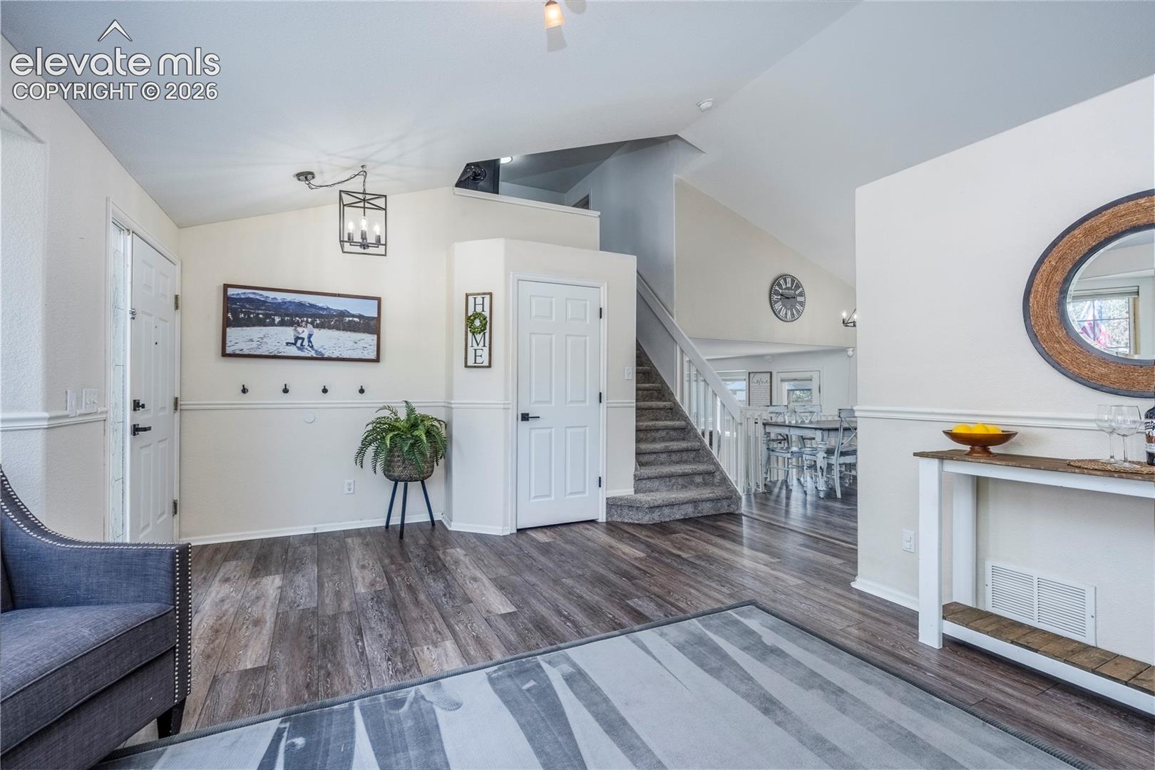Listing photo 5 for 5664 Mesa Mountain Way