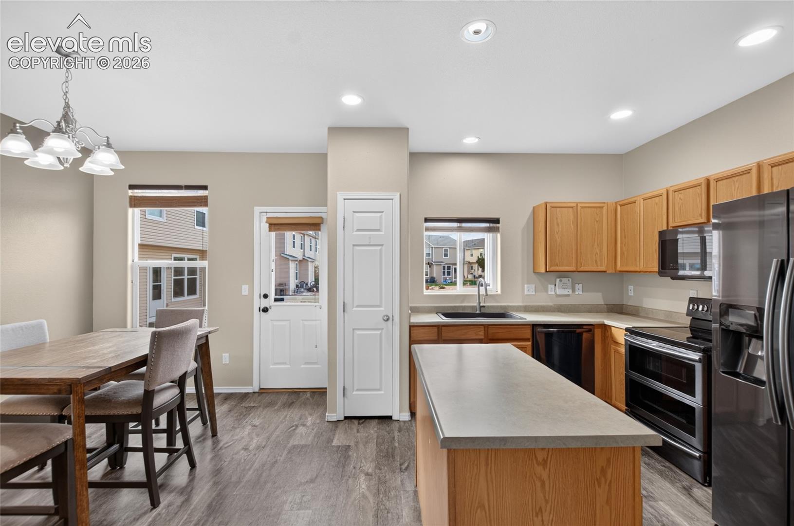 Listing photo 6 for 10576 Wells Point