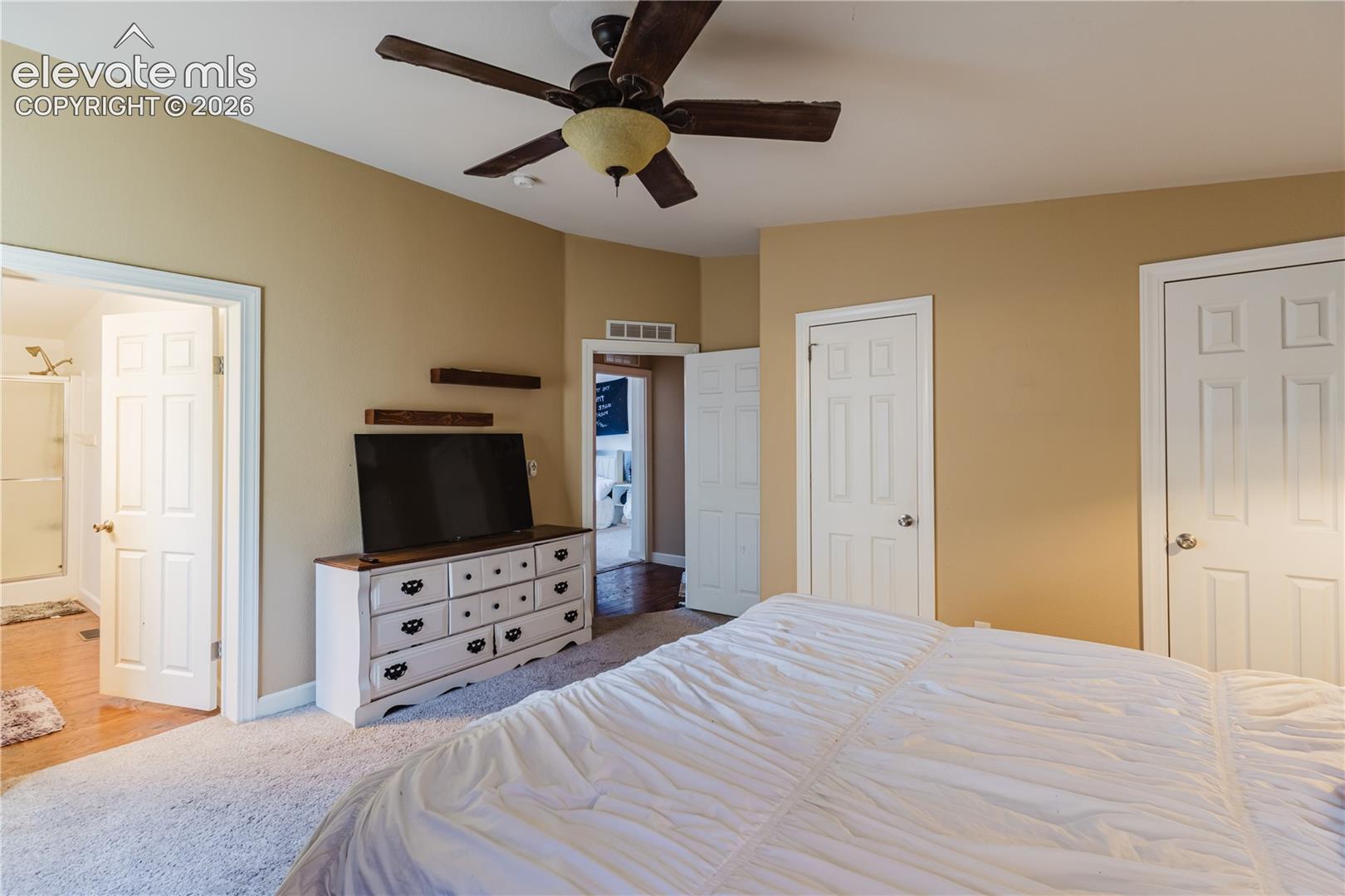 Listing photo 12 for 4096 Gray Fox Heights
