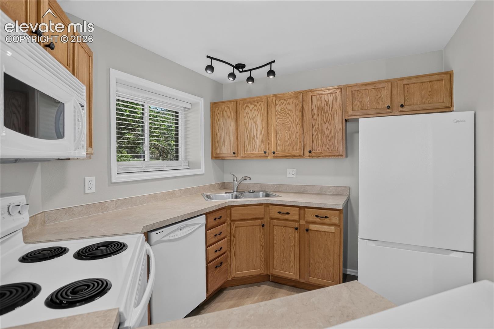 Listing photo 22 for 2932 Camino Cielo Court
