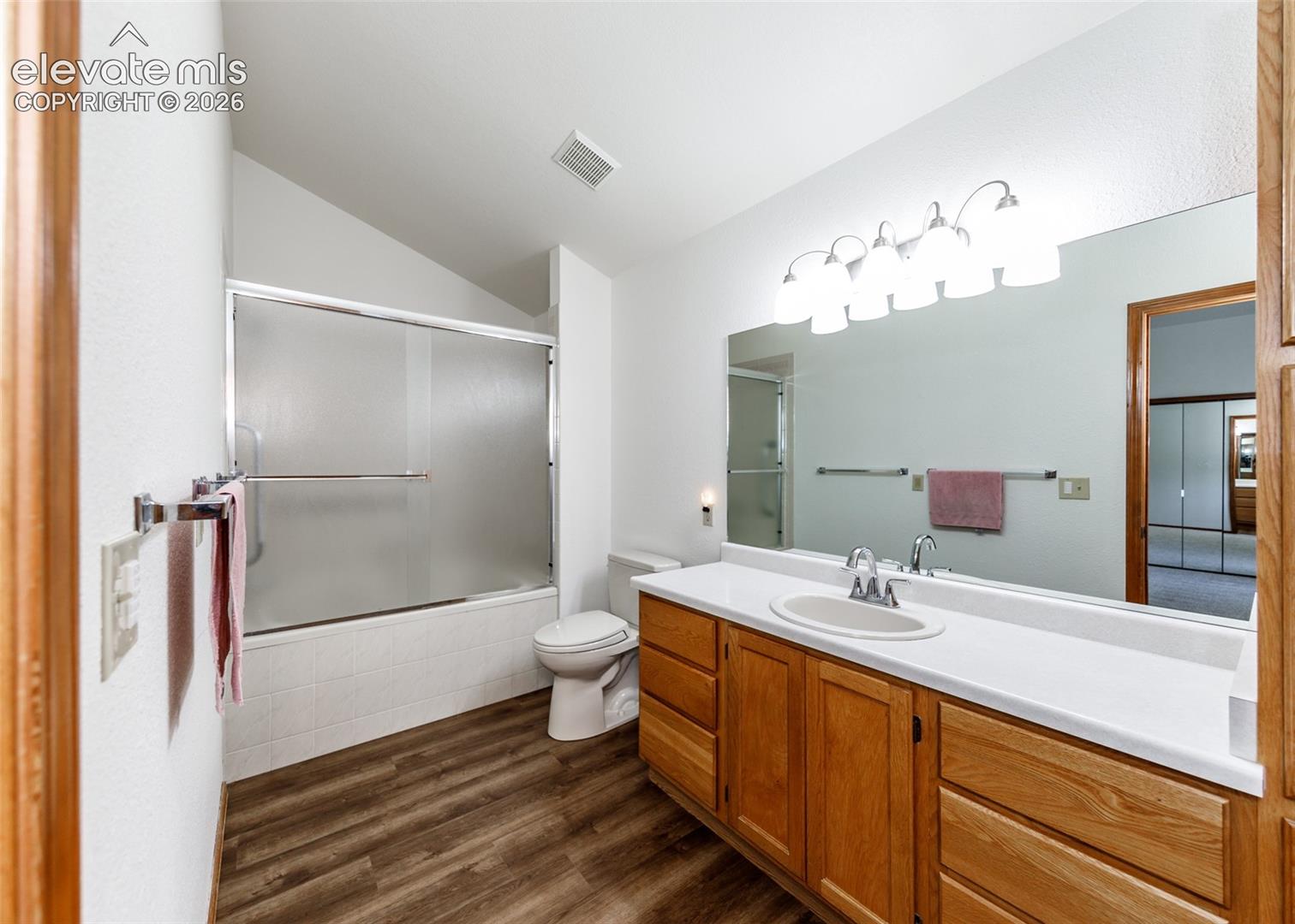 Listing photo 13 for 8161 Scarborough Drive