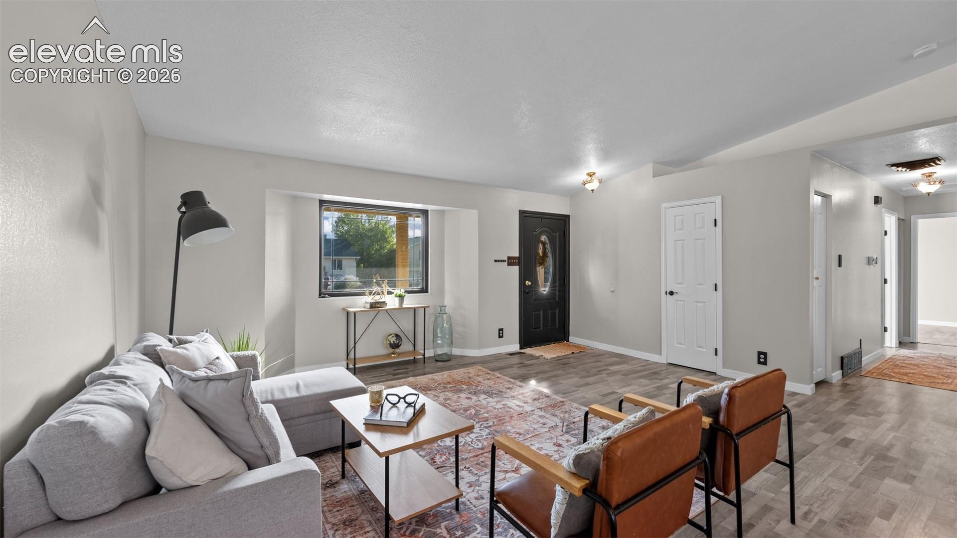 Listing photo 5 for 465 S Falcon Drive