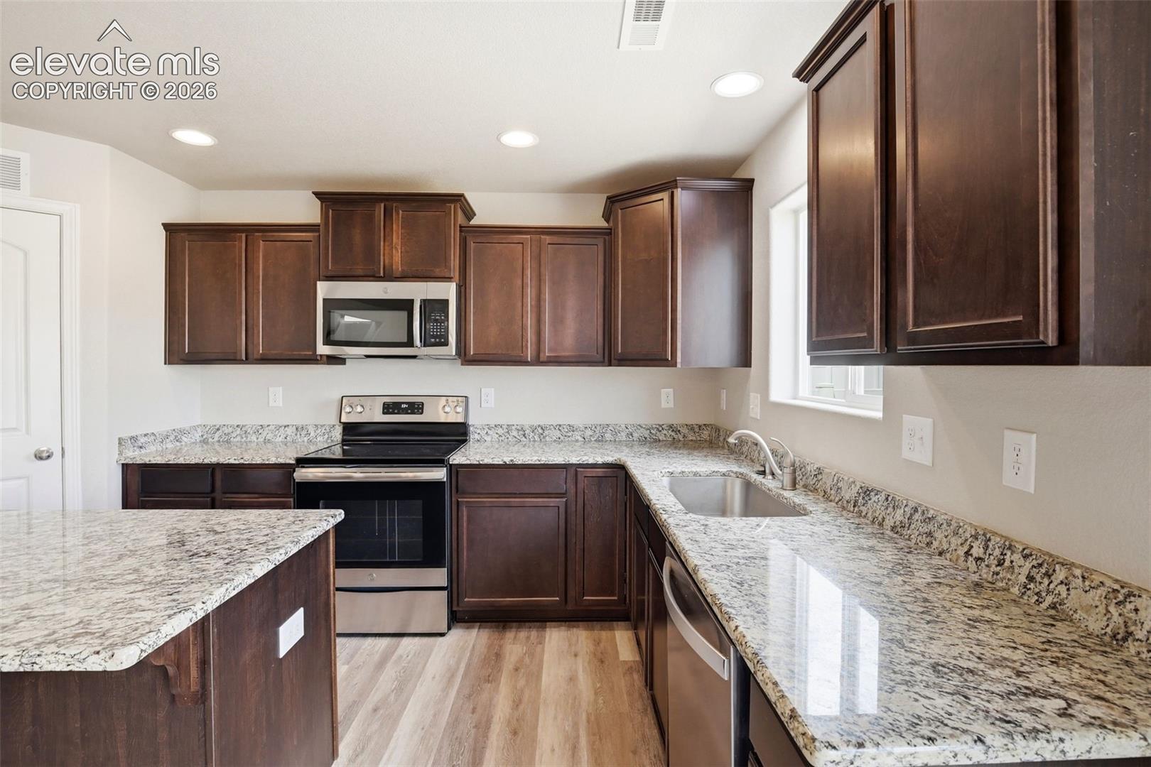 Listing photo 12 for 10725 Traders Parkway