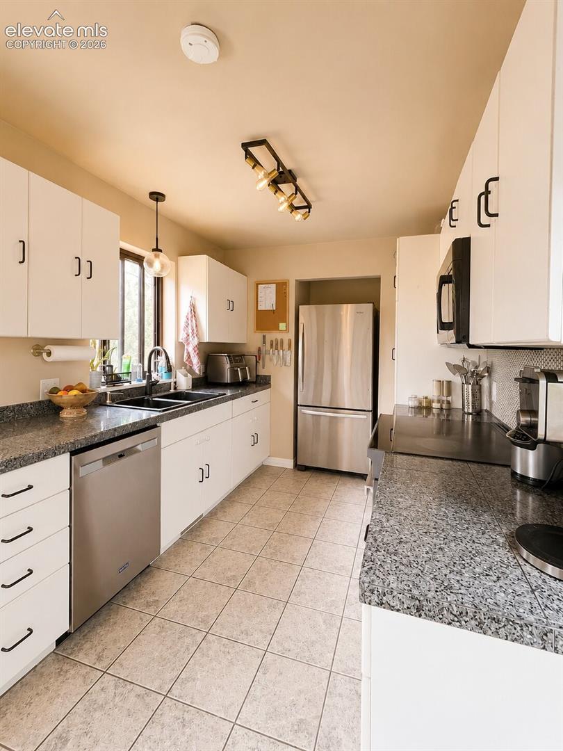 Listing photo 12 for 4440 Prairie Street