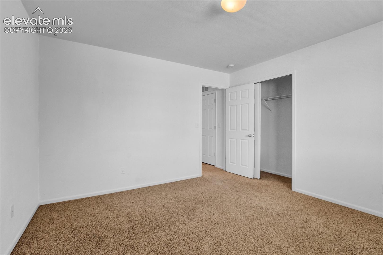 Listing photo 14 for 7554 Sandy Springs Point