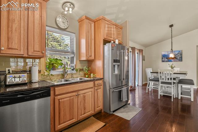Listing photo 9 for 600 Spruce Street