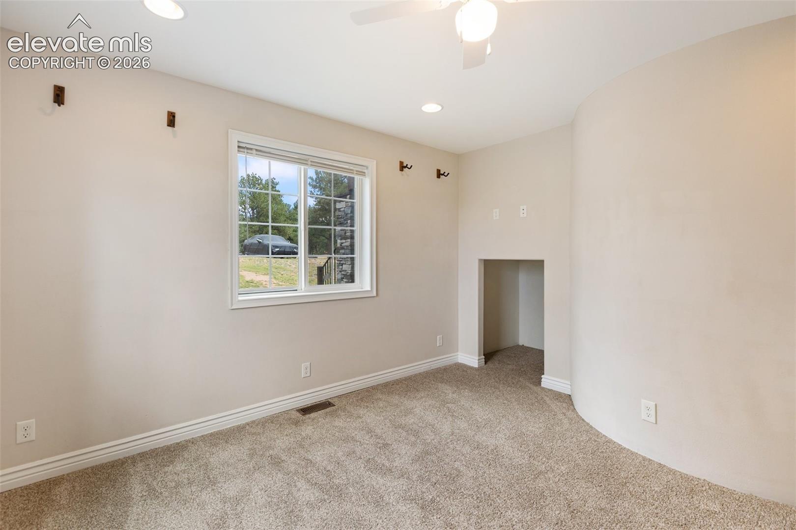 Listing photo 32 for 127 Carlton Circle