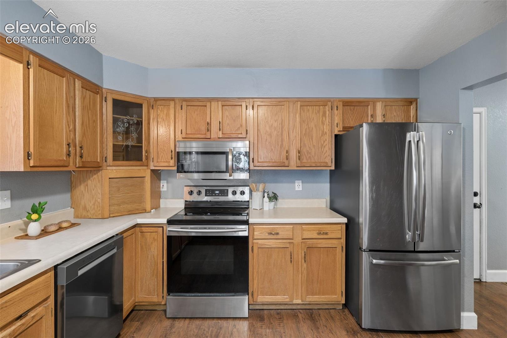 Listing photo 11 for 17950 New London Road