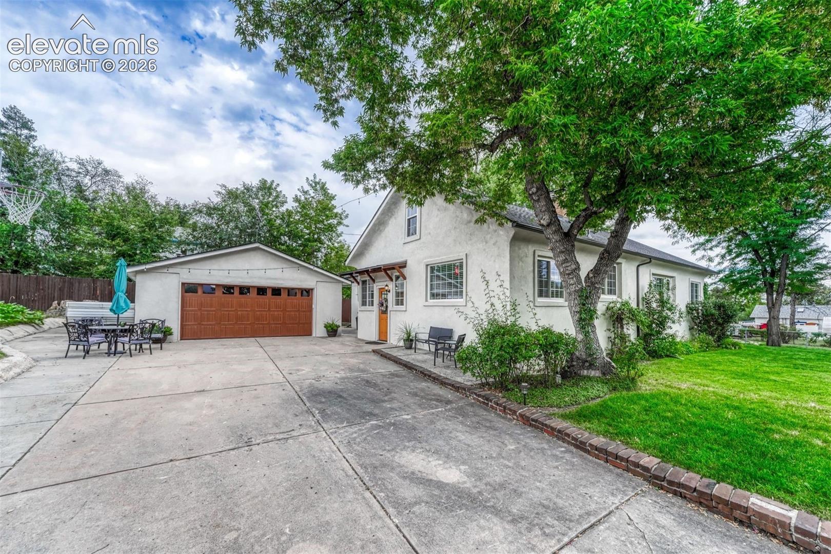 Listing photo 35 for 1900 E San Rafael Street