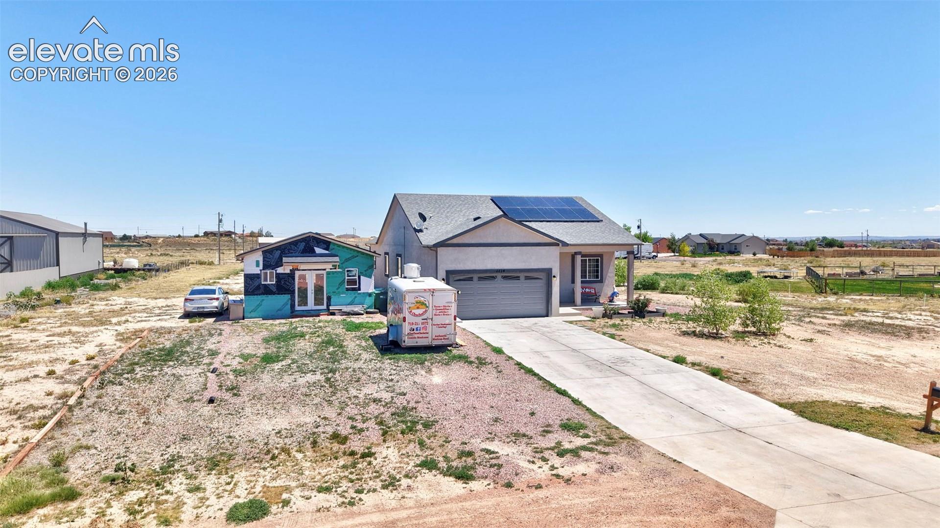 Listing photo 3 for 1114 E Laramie Avenue