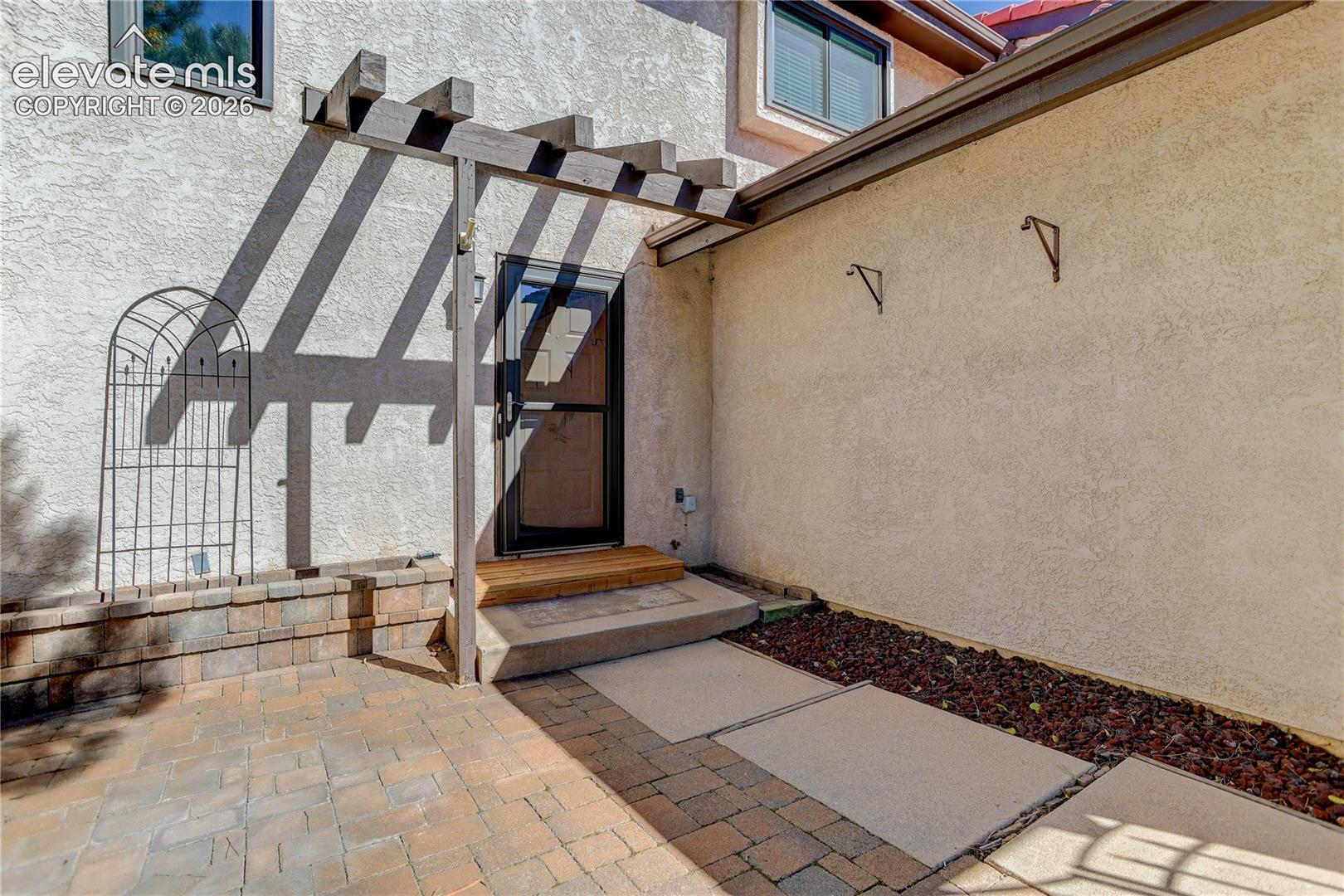 Listing photo 4 for 2932 Camino Cielo Court