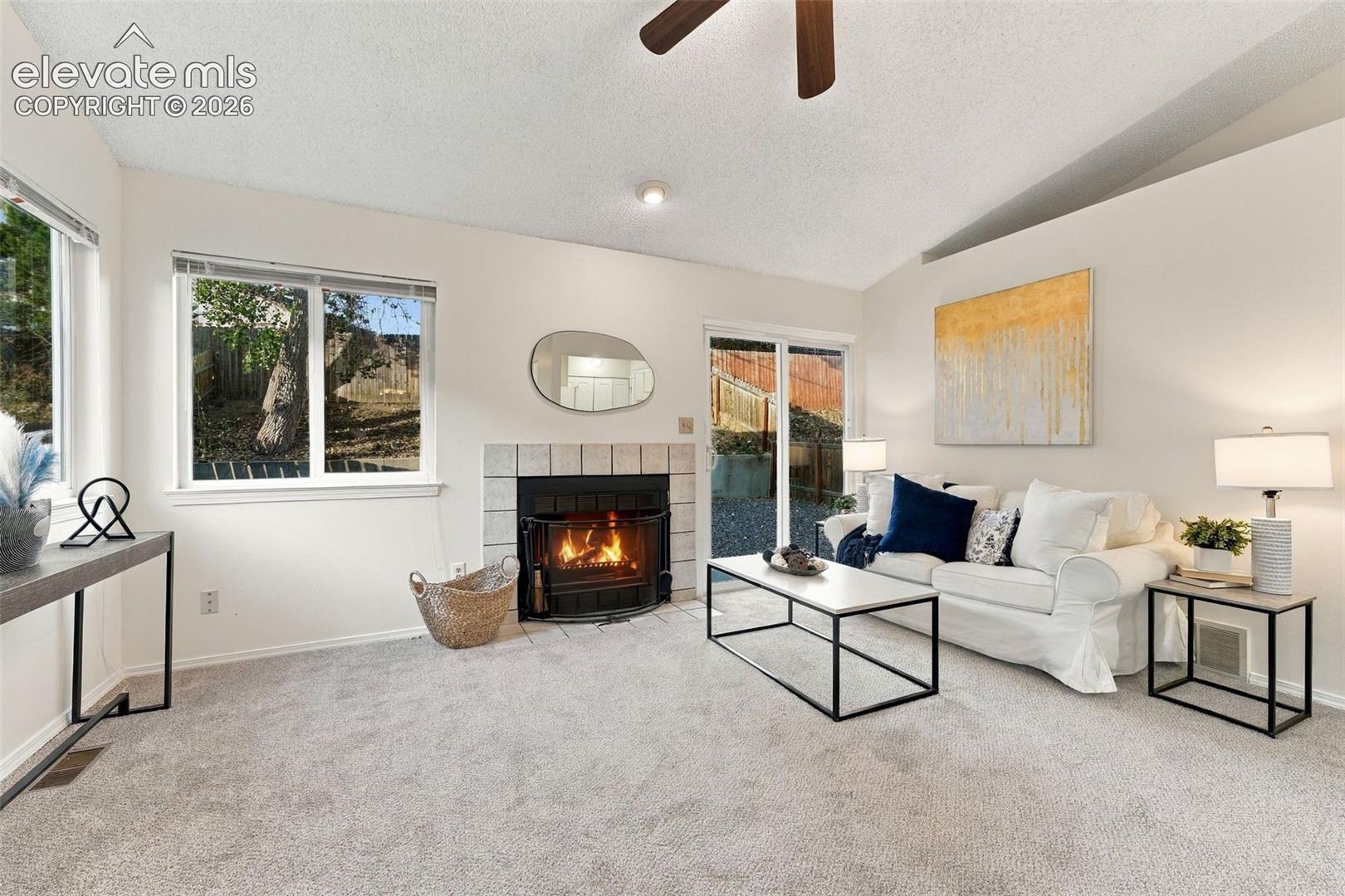 Listing photo 3 for 6430 Lonsdale Drive