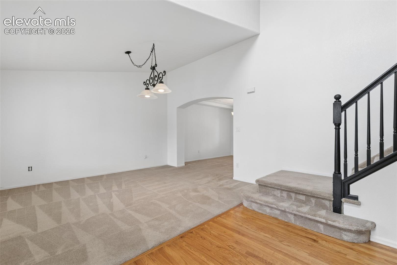 Listing photo 8 for 9197 Oakmont Road