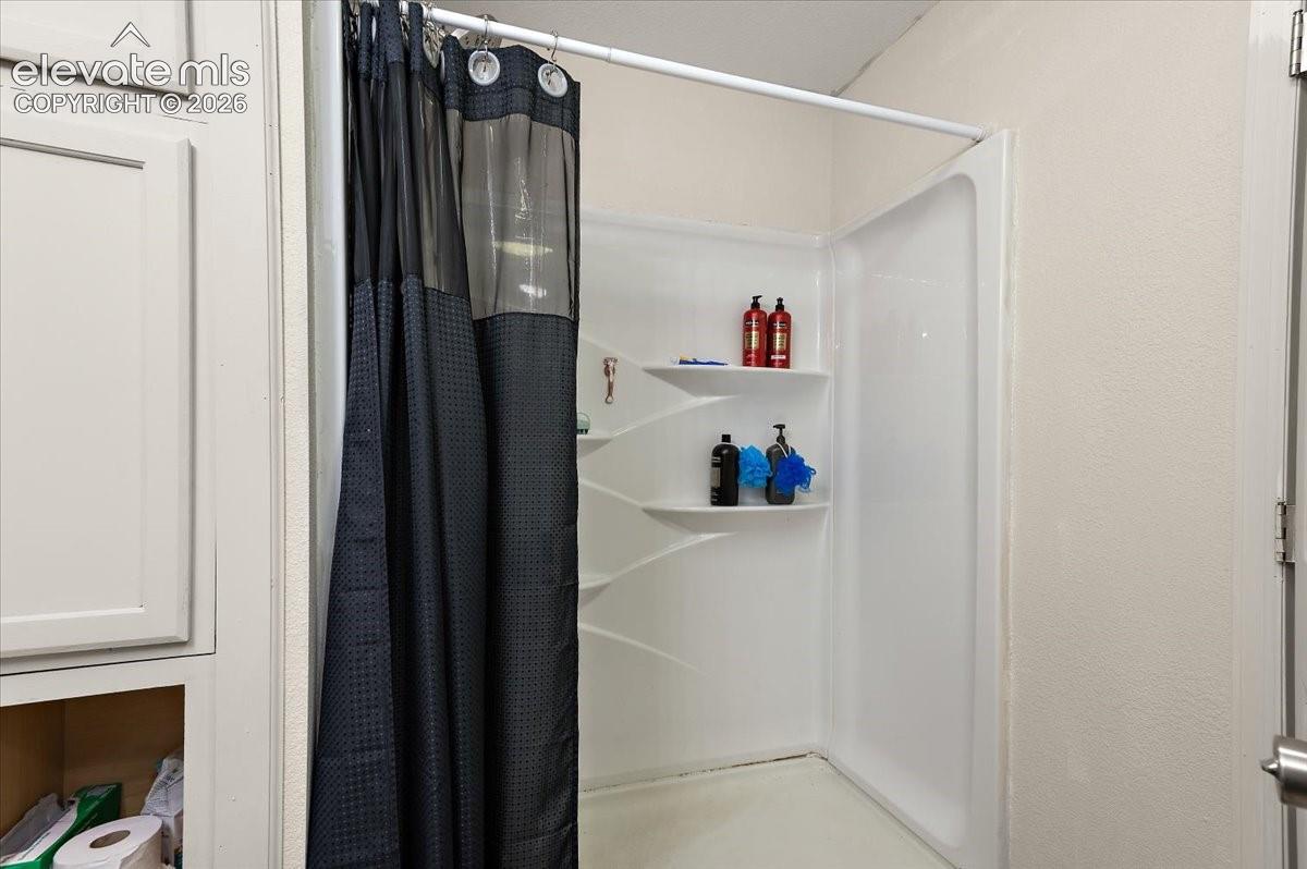 Listing photo 36 for 544 N Raymont Drive