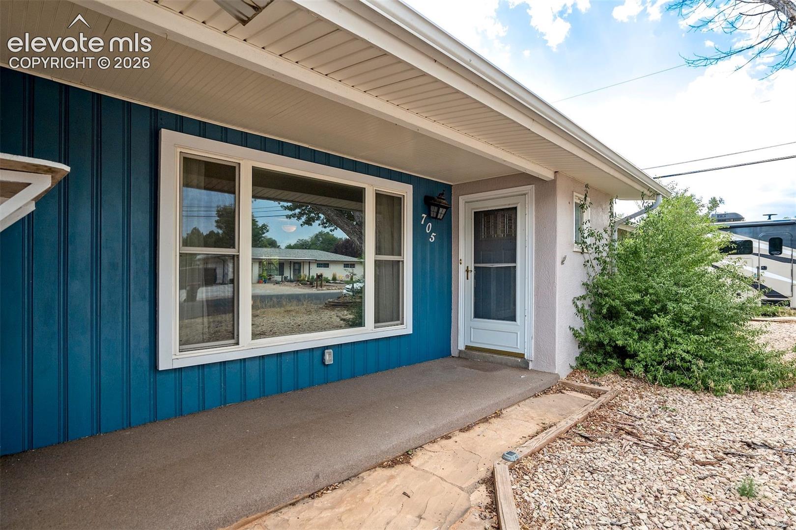 Listing photo 2 for 705 Grand Boulevard