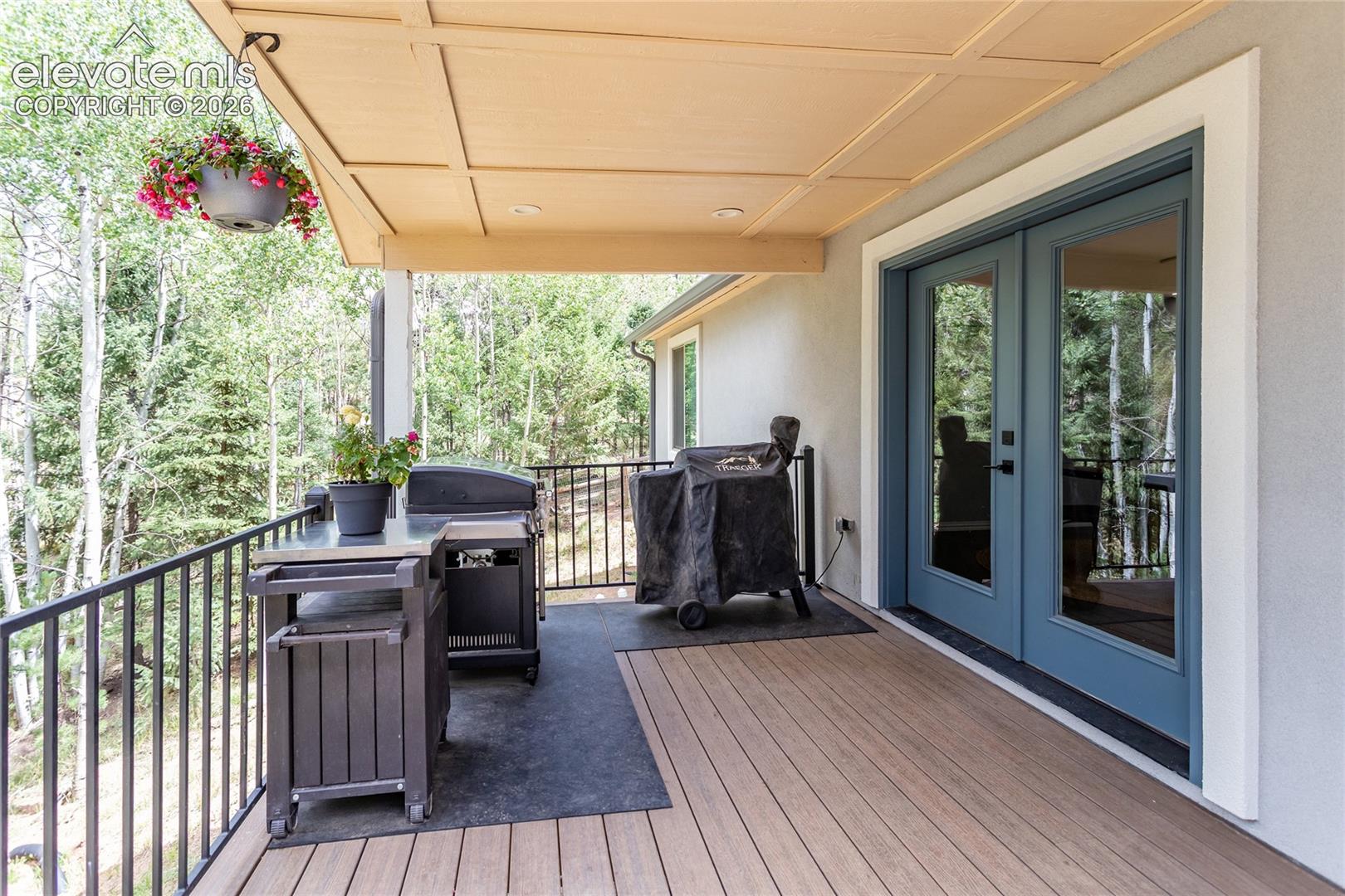 Listing photo 11 for 1427 N Mountain Estates Road