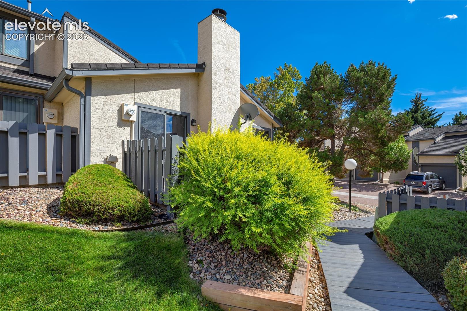 Listing photo 10 for 4875 Bluestem Drive