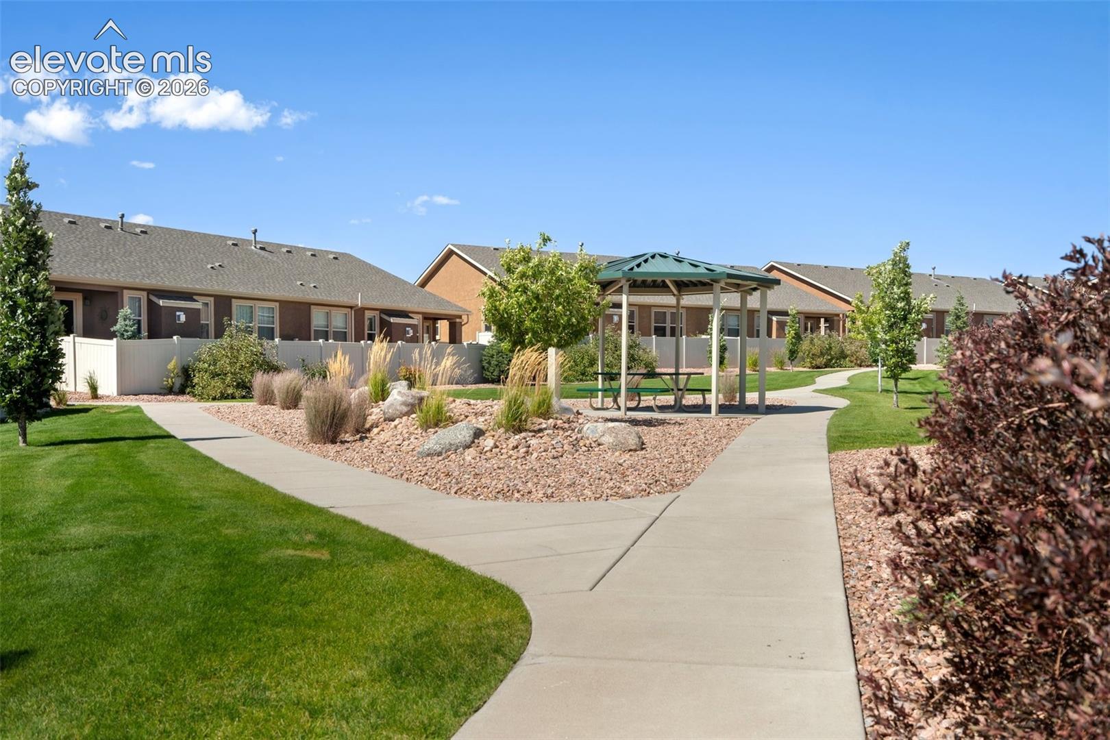 Listing photo 31 for 8042 Potentilla Grove