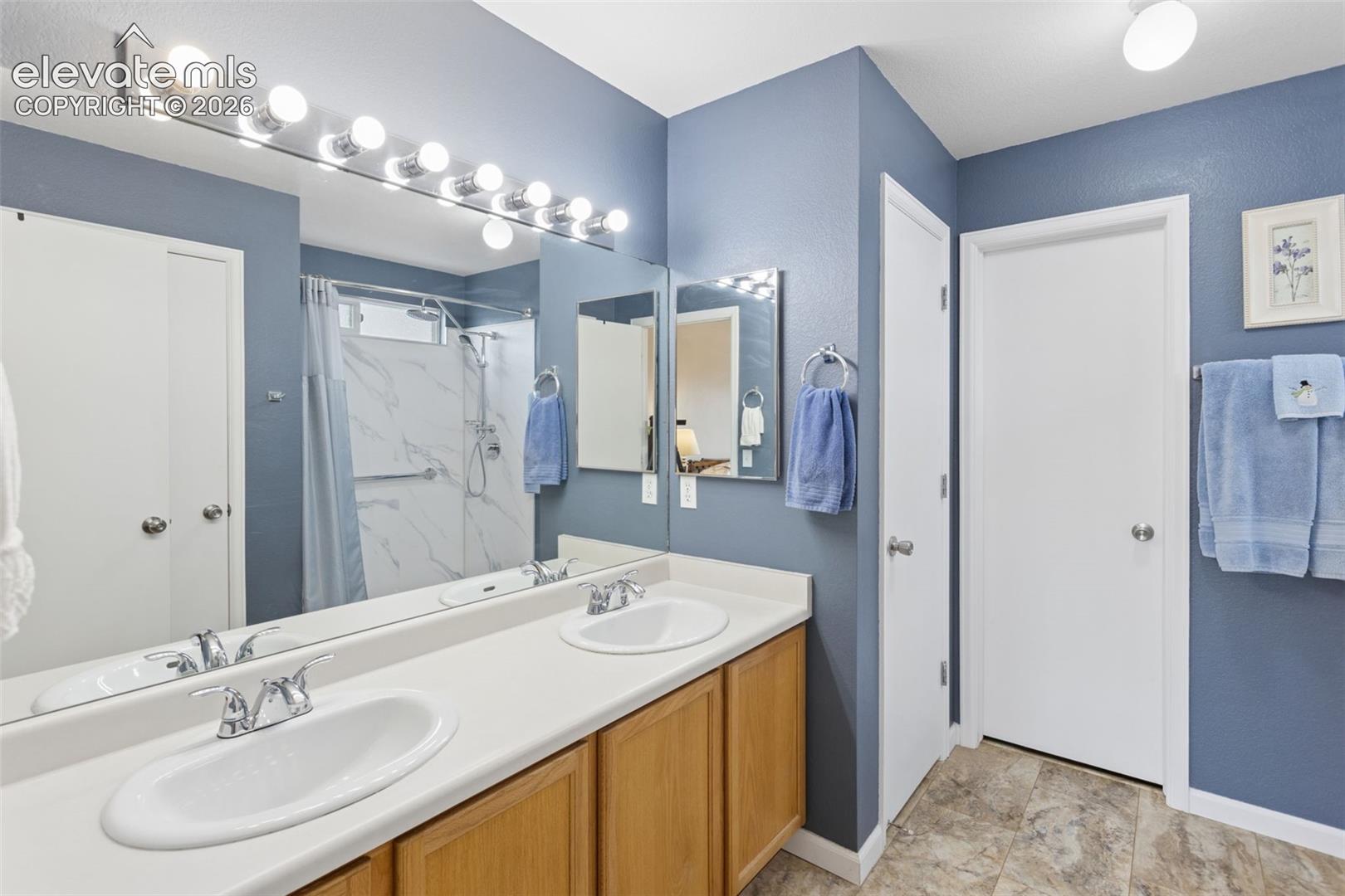 Listing photo 16 for 9351 Bethpage Road