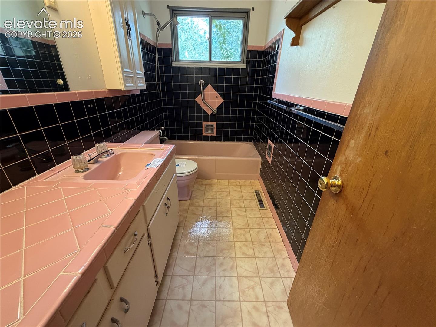 Listing photo 16 for 2239 Drakestone Drive
