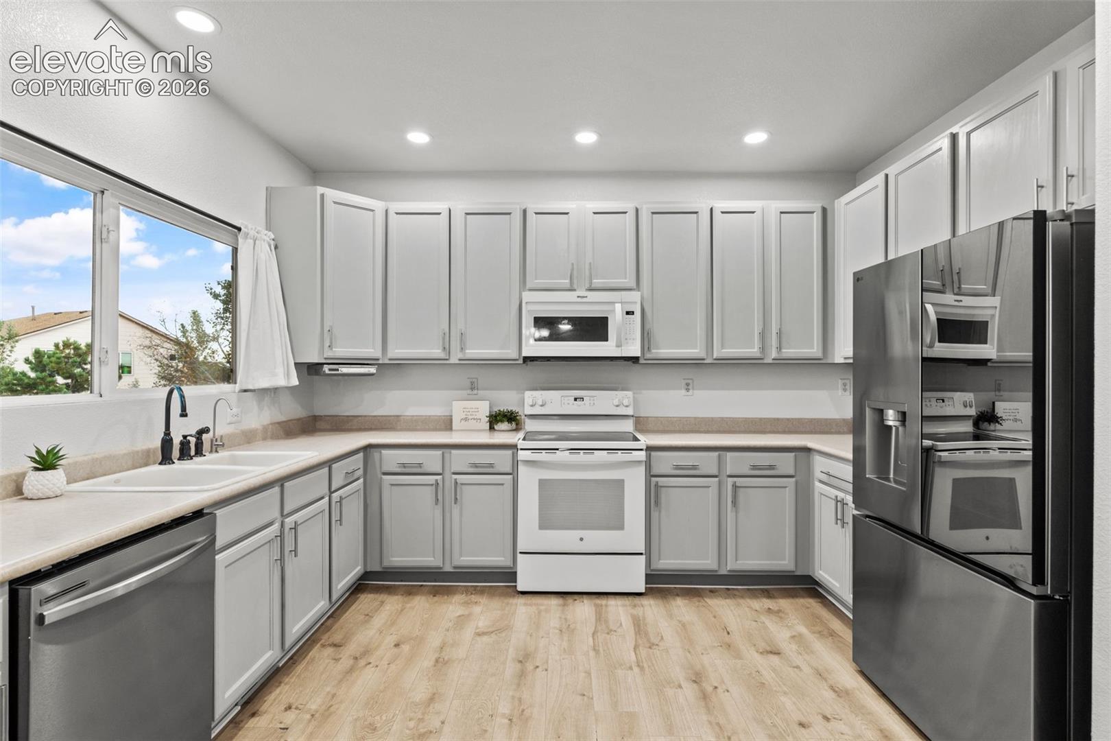 Listing photo 16 for 12219 St Annes Road