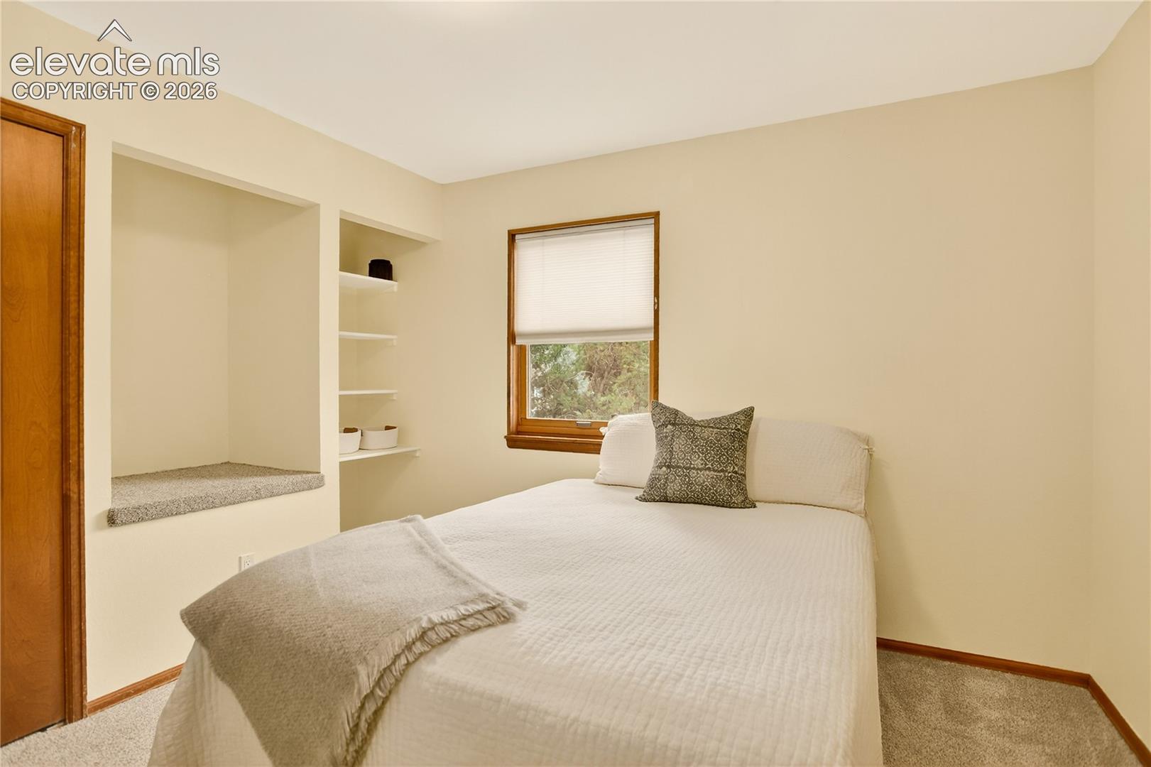 Listing photo 11 for 920 N Grey Eagle Circle