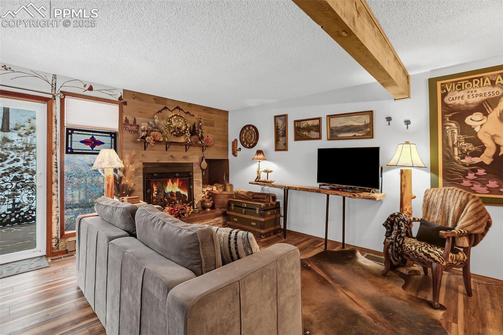 Listing photo 8 for 560 Manor Court A