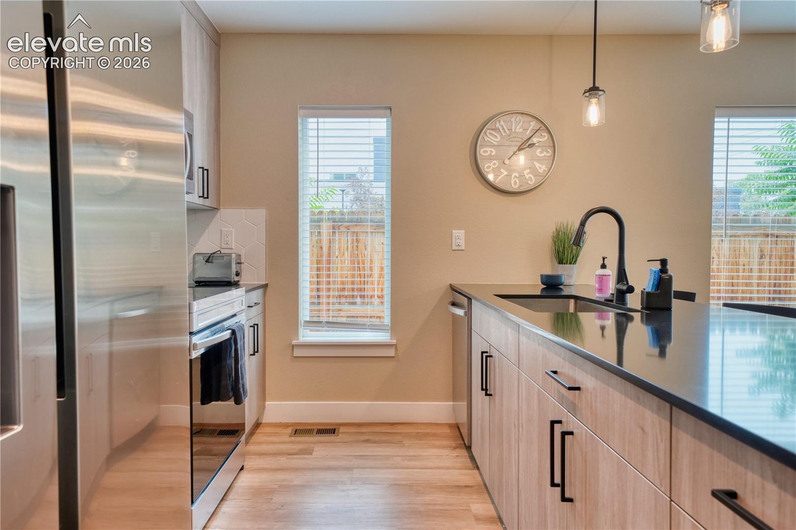 Listing photo 12 for 829 Kalamath Street