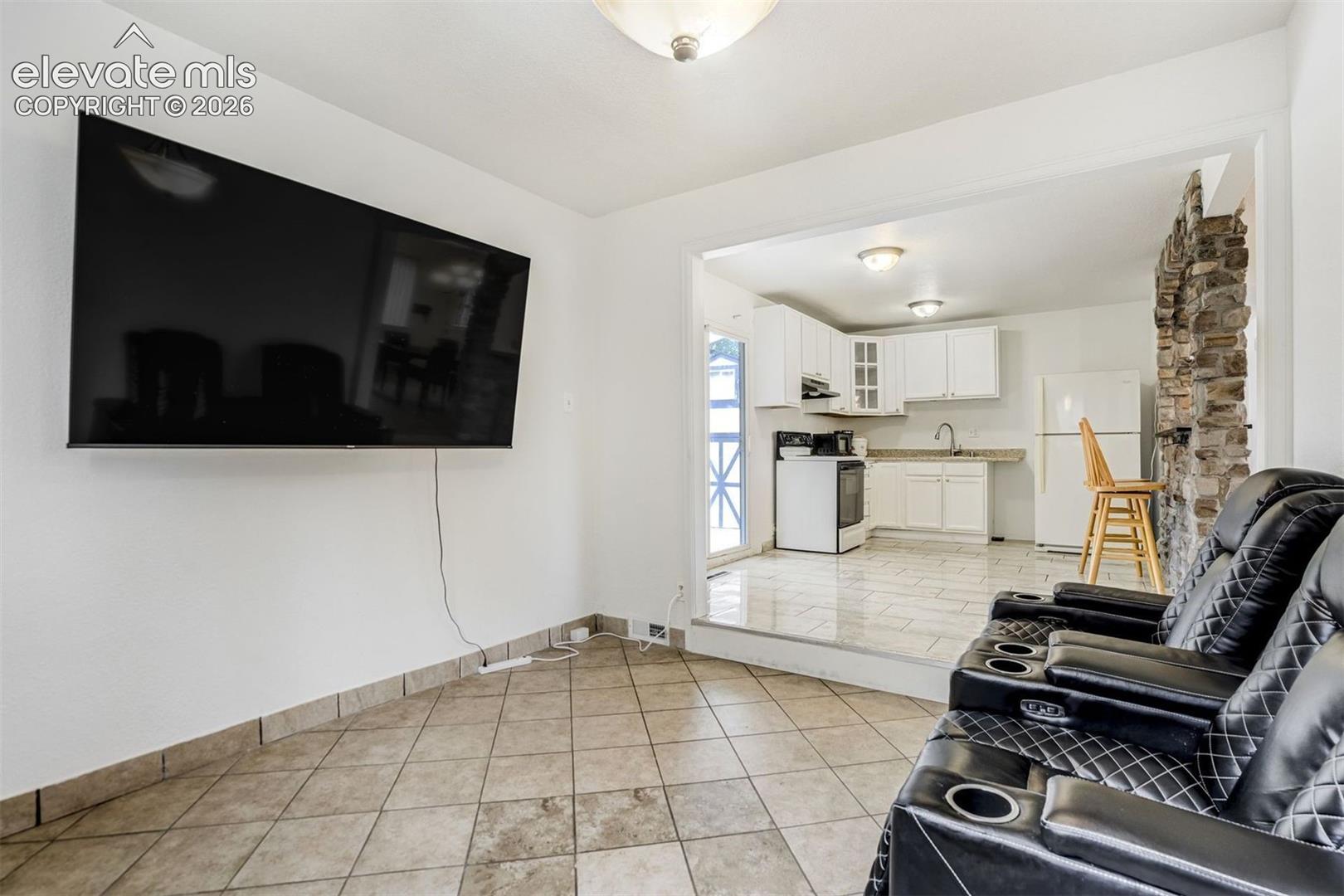 Listing photo 7 for 3415 Bridgewood Lane