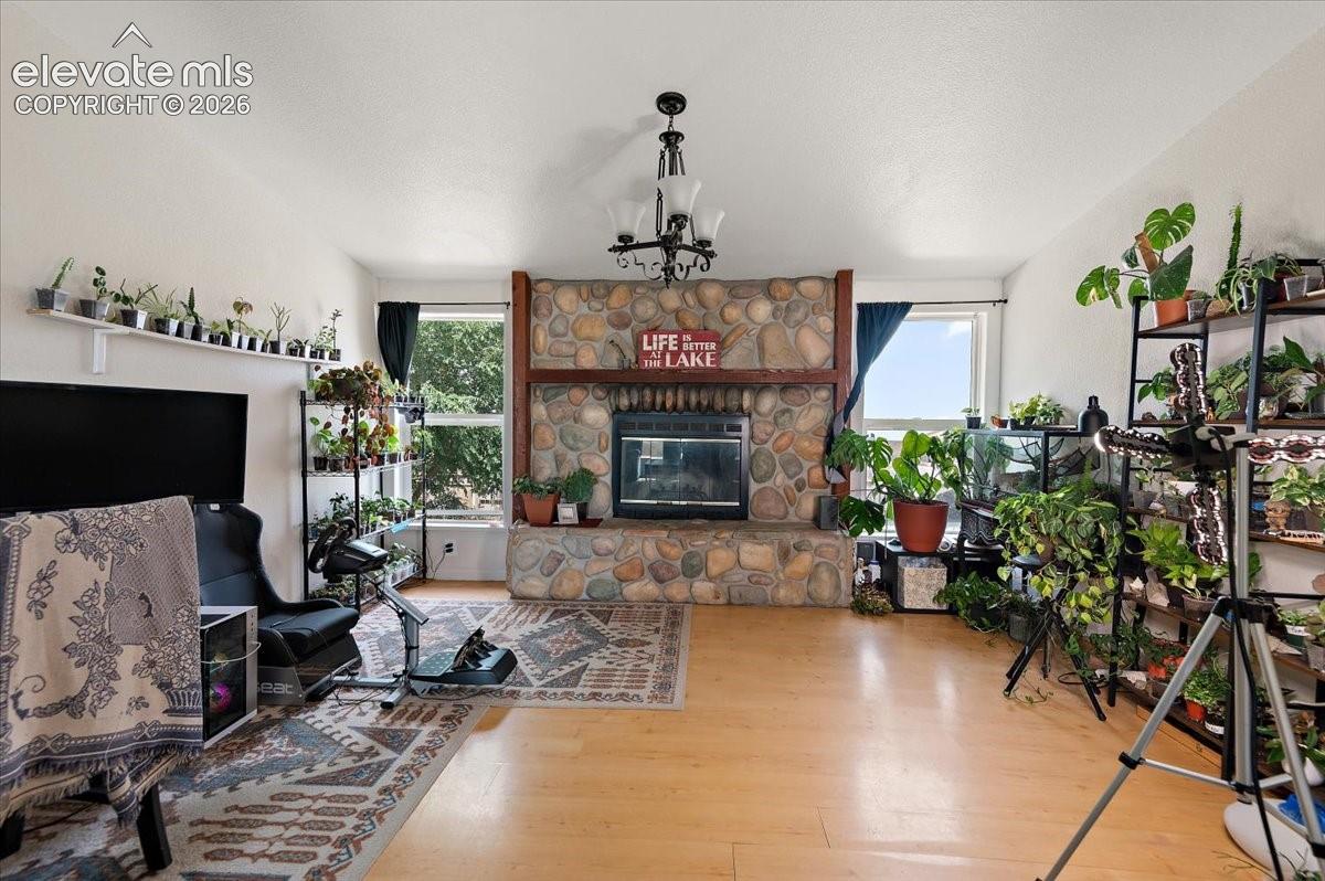 Listing photo 12 for 544 N Raymont Drive
