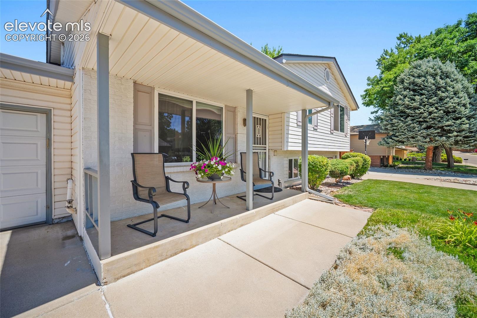 Listing photo 5 for 4695 W Stanford Avenue