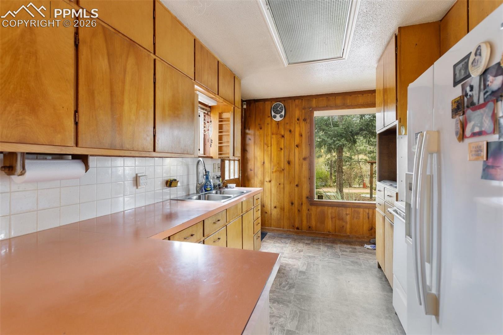 Listing photo 7 for 8150 W Highway 24