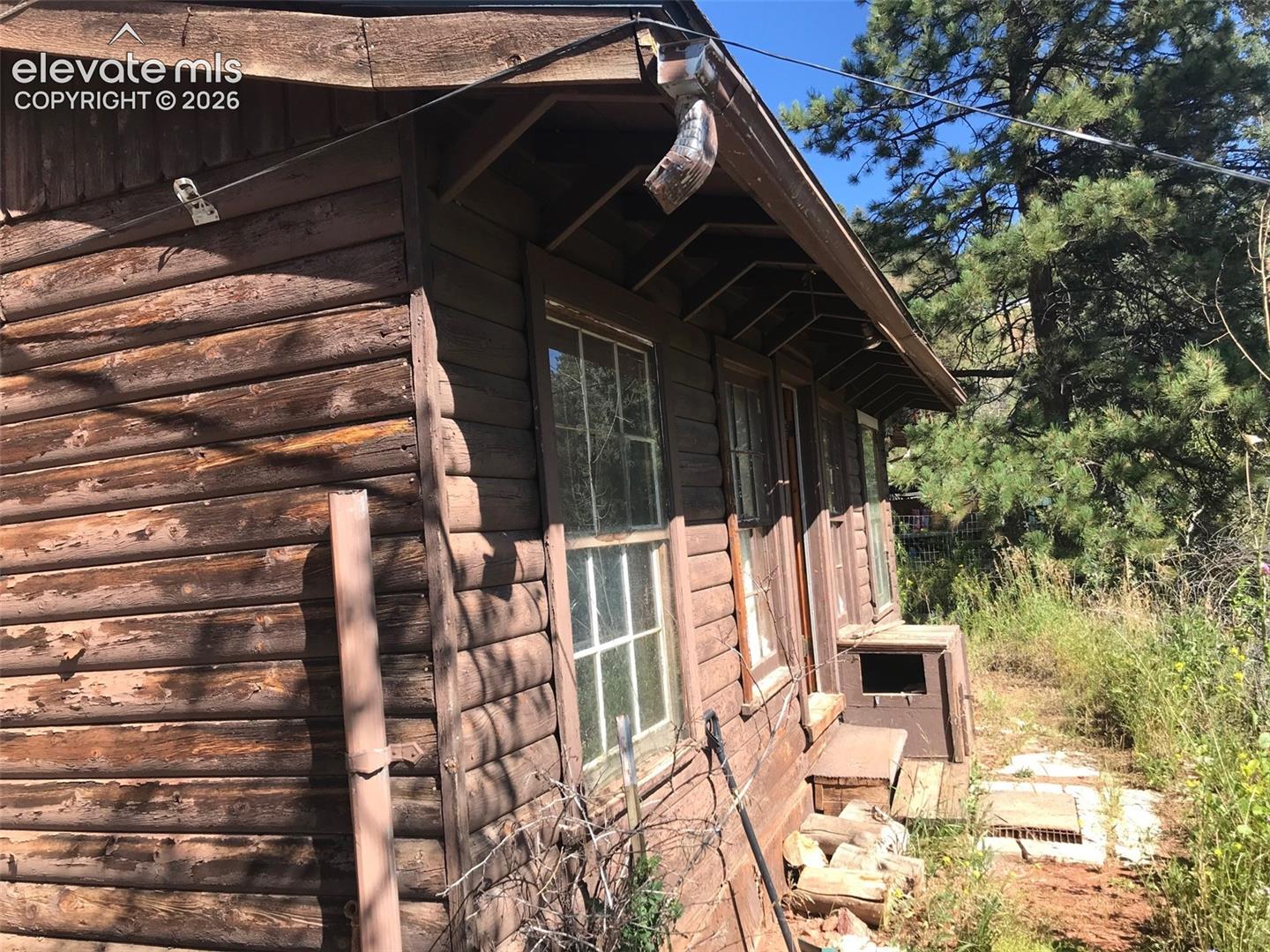 Listing photo 2 for 1052 W Highway 24