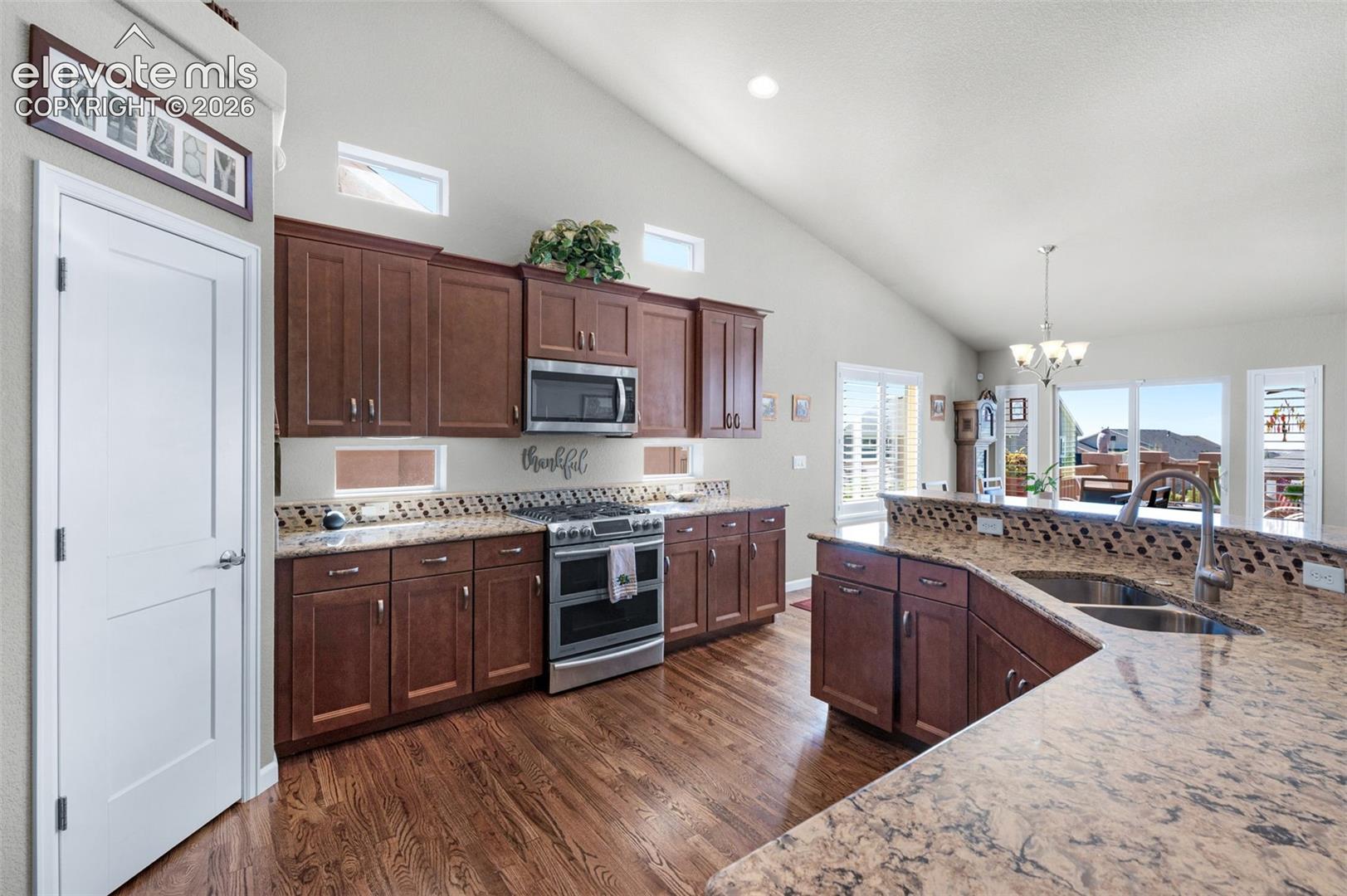Listing photo 10 for 9828 Surrey Run Drive