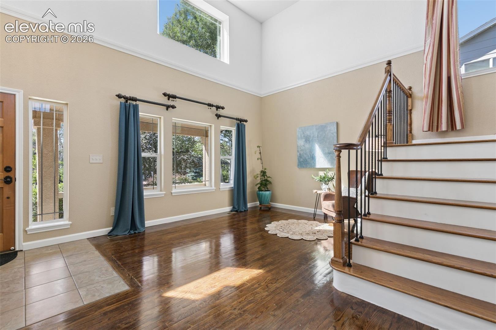 Listing photo 3 for 1622 Lookout Springs Drive