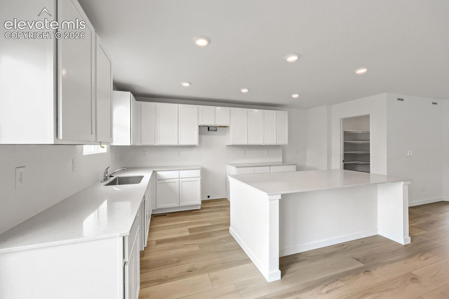 Listing photo 6 for 2712 Lower Crags Point