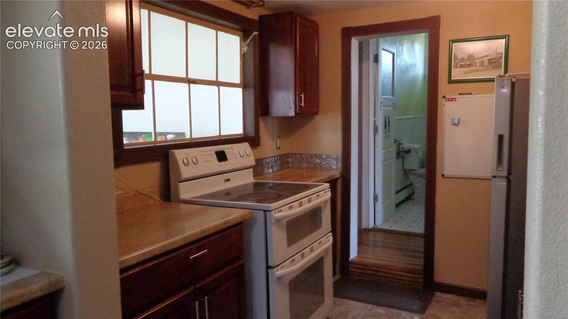 Listing photo 8 for 313 E Golden Avenue