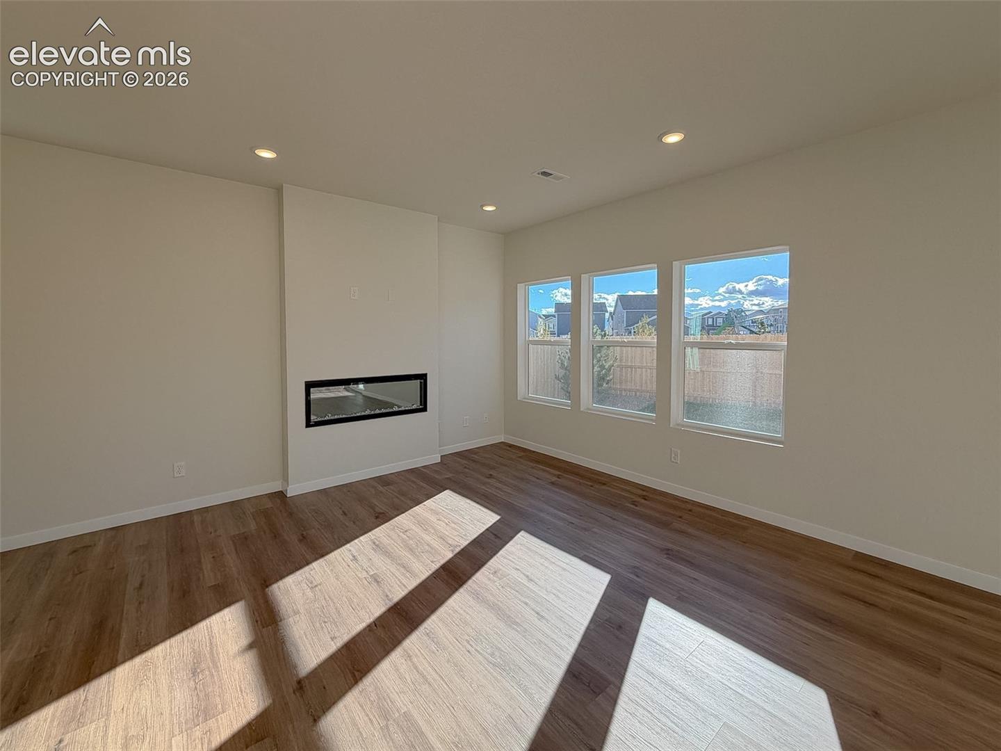 Listing photo 7 for 8515 Blue Feather Loop