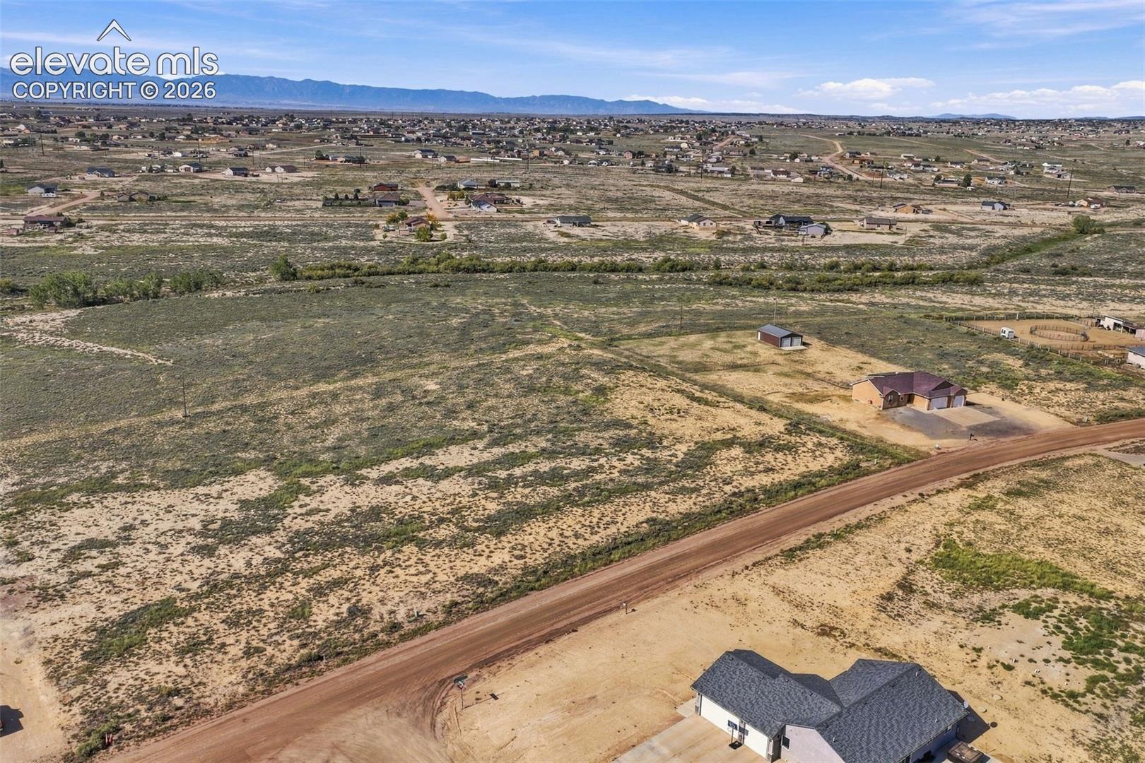 Listing photo 41 for 1385 N Challenger Drive
