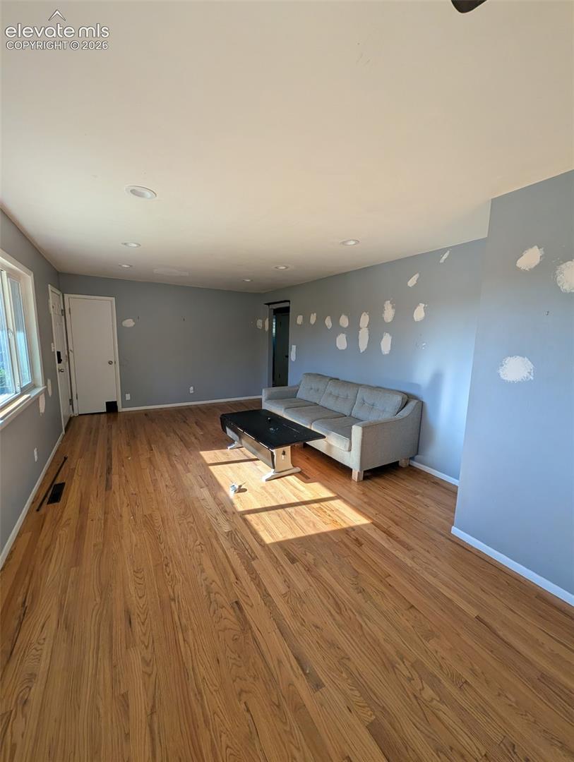 Listing photo 5 for 10 N Garland Avenue